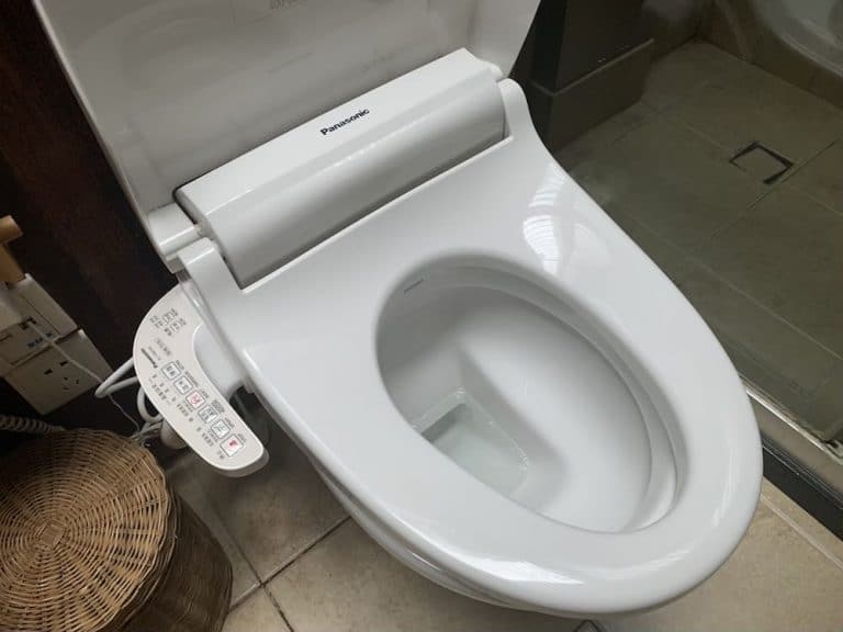 how to use a bidet