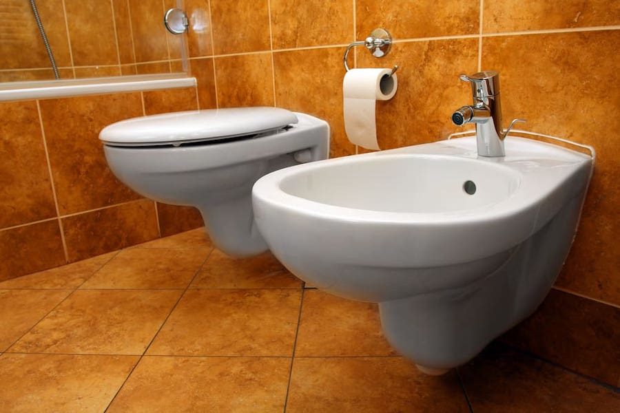 how to use a traditional bidet